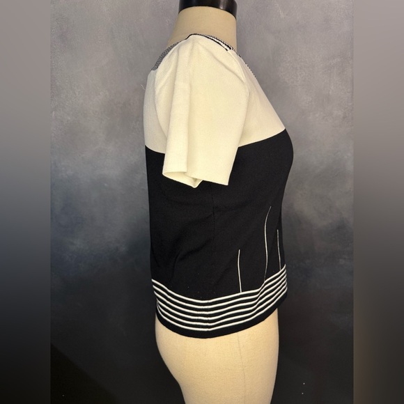 Notations Monochrome Striped Knit Top - Size Medium - Picture 3 of 7